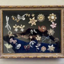 18" X 14" X 2.75" BROOCH PIN Gold FRAMED Hanging DISPLAY CASE