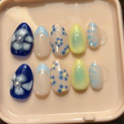 Size Medium Handmade Press On Nail Set 