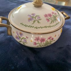 New Beautiful Vintage Enamel Pot