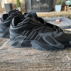 Men’s  Adidas streetball Shoes - LNIB Size 10 