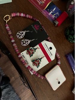 Women’s Hanging Earring N Beaded Necklace