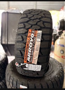 33x12.50R17 arroyo tires 🛞 $750