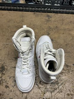 Levi’s BB woman’s high top shoes Size 8