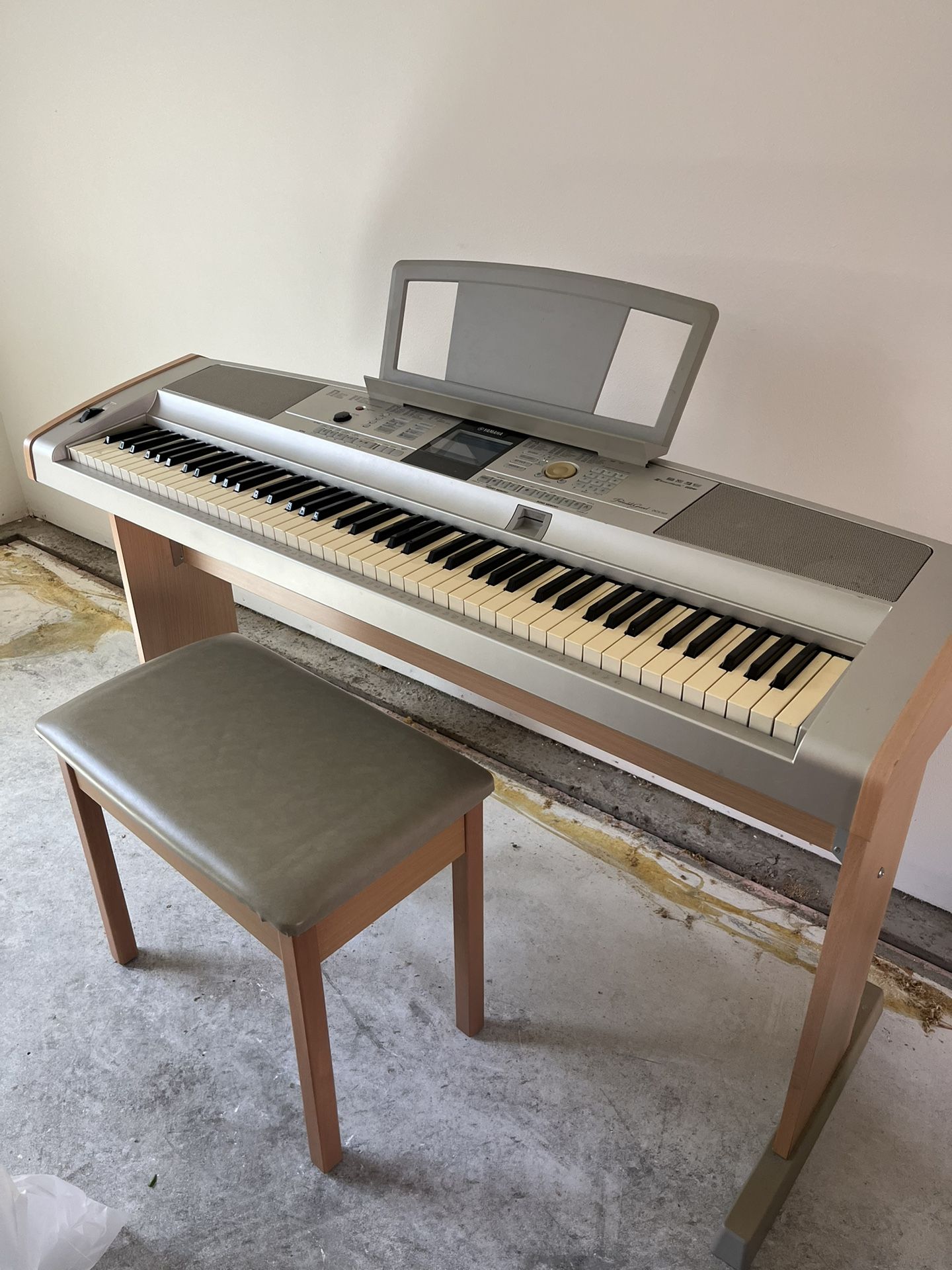 Yamaha DGX-505 portable grand digital piano