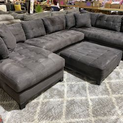 Large Cindy Crawford Sectional Sofa With Ottoman 