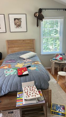 Solid wood Twin bed with excellent mattress