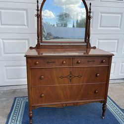 Antique Dresser with mirror 1920 solid wood oak excellent condition
