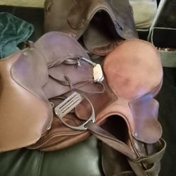 Good Condicion 3 Leather  Horse Saddle They Are In Perfect Condicion 150each. Or Beter Ofer 