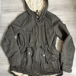 Woman’s Sherpa Jacket Army Green Size Small