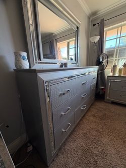 3-Piece Silver/Gray Queen Bedroom Set