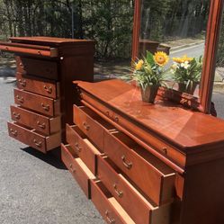 Quality Solid Wood Set Long Dresser, Big Drawers, Big Mirror, Tall Chest. With Big Drawers. Drawers Sliding Smoothly Great Confition
