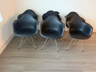Modern Black Chairs – Set of 6