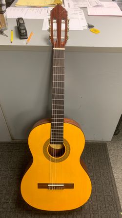 Lucero LC100 guitar
