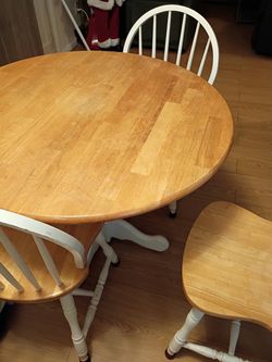 Round Kitchen Table with 4 Chairs