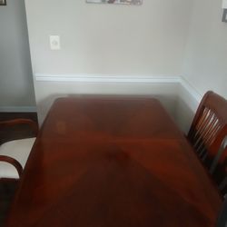 Cherry Finished Traditional Dinning Room Set Comes With 5 Chairs 