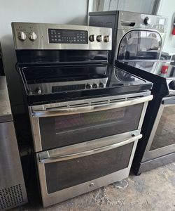 GE STOVE DOOBLE OVEN.