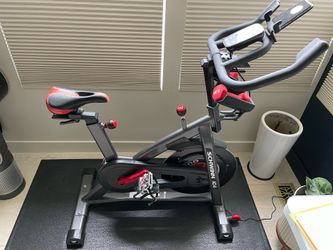 Schwinn iC4 stationary exercise bike