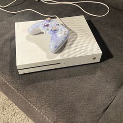 used Xbox one s(700+GB) and controller