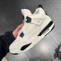 Jordan 4 Solefly