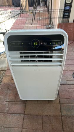 Insignia portable air conditioner12,000 BTU A/C works great
