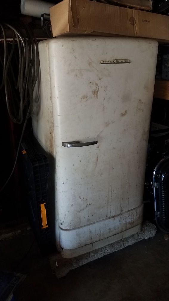 1950's Antique GE refrigerator