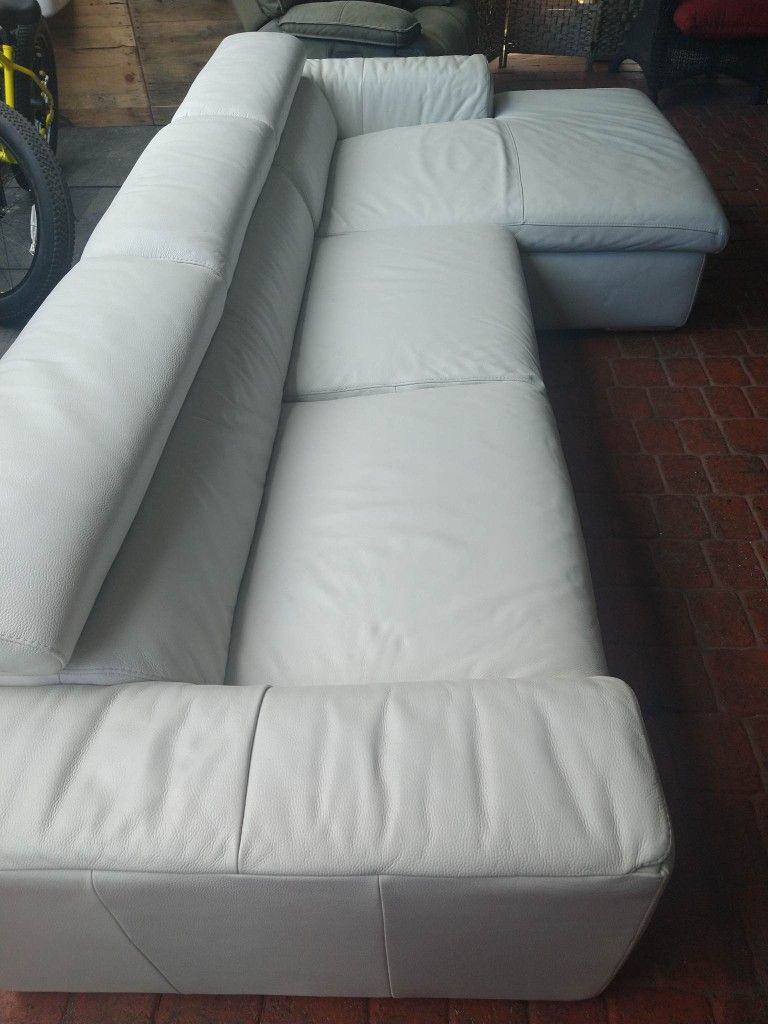 SECTIONAL GENUINE LEATHER WHITE COLOR.. DELIVERY SERVICE AVAILABLE 🚚💥🚚