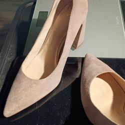 VINCE CAMUTO  SUEDE POINTED TOE BLOCK HEEL PUMPS SIZE 11M