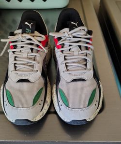 Boy's Puma Sneakers sz. 5