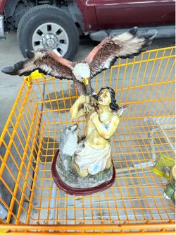 Statue decor $20