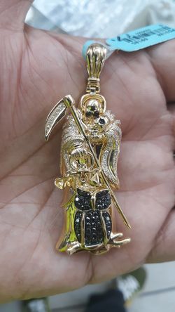 14k gold Santa muerte 21.8 grams 1.6 ct diamonds