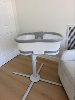 Halo swivel bassinet with new Halo umattress