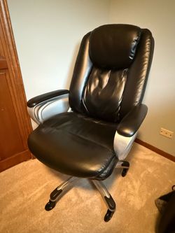 Black office chair