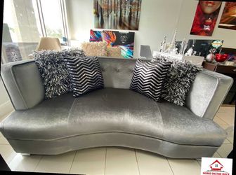 LOVE SEAT SILVER VELVET NEW NEVER USED