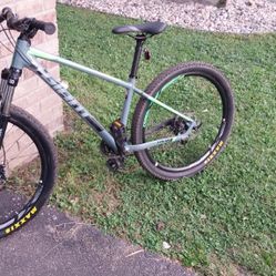 Gaint TALON 2 3 Gray Bike