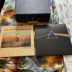 RECORD PLAYER WITH RECORDS PINK FLOYD VINTAGE MINT