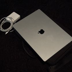 2023 16” MacBook Pro - M2MAX  32GB RAM / 1TB SSD / 16- Inch Liquid Retina XDR Display - Like New 🔥