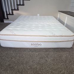 Saatva Classic Mattress, Plush Soft, 11.5", Queen, Like New, Perfect Condition 