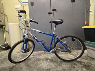 Schwinn hybrid bike
