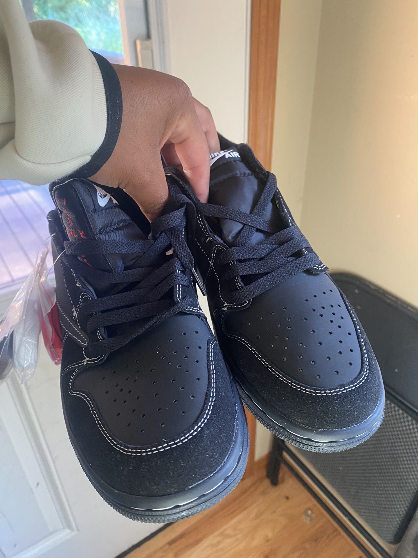 Travis Scott Jordan 1s