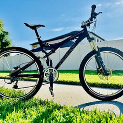 26” SPECIALIZED 27-Speed, Stumpjumper Expert 120 Gorgeous Condition large frame  Mountain Bike w/ intense features Dual Disc Brakes Full Suspension 