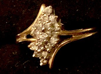 Women’s 10 karat gold diamond cocktail ring