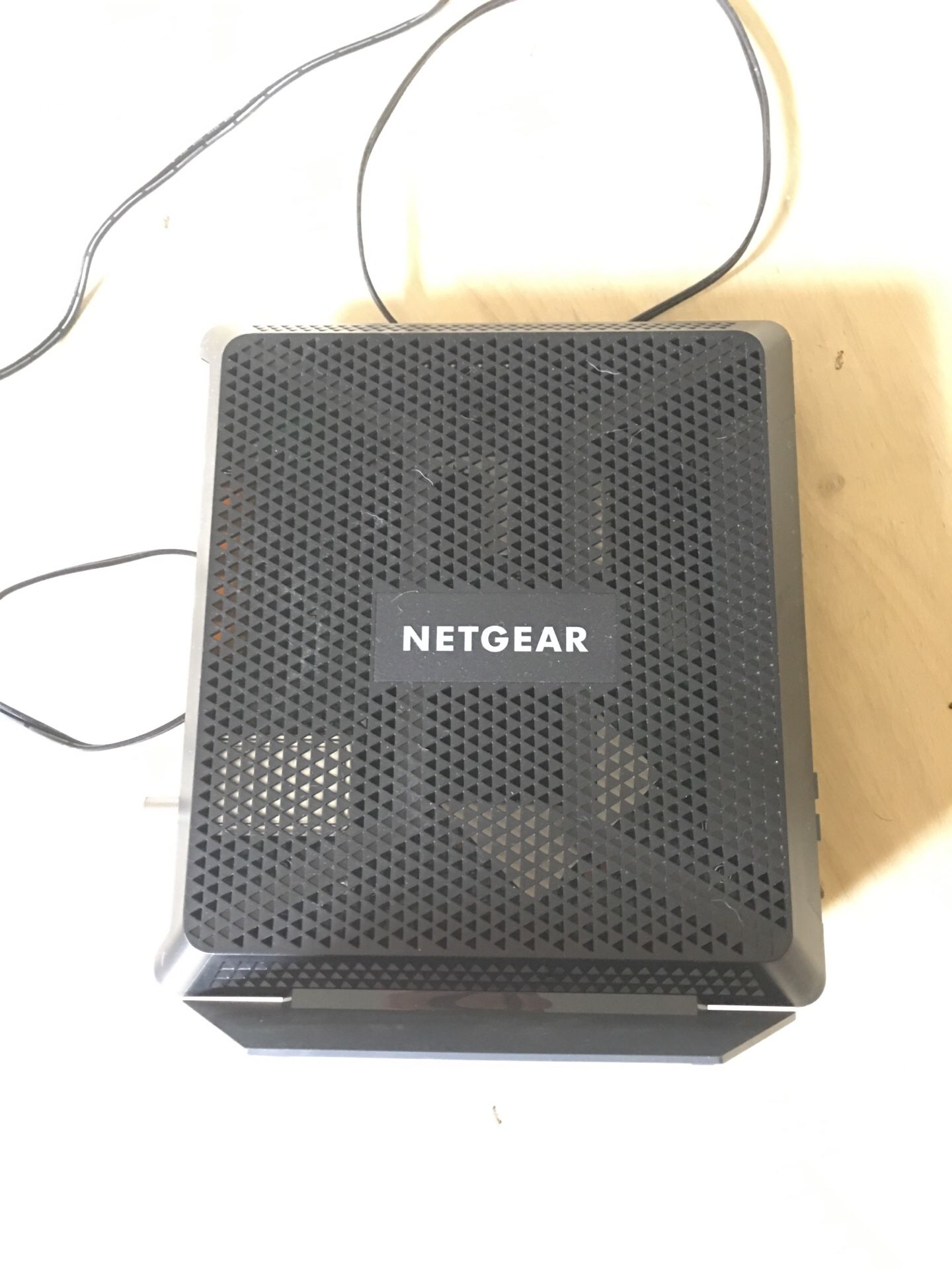 6 months old Netgear router modem c7000v2