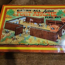 Vintage Fort Apache Action Play Set In Metal Box 