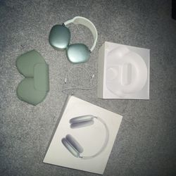 Lighting Green-Apple Air Pods Max With Noise Cancellation 