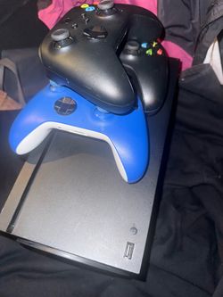 Xbox series X with controllers
