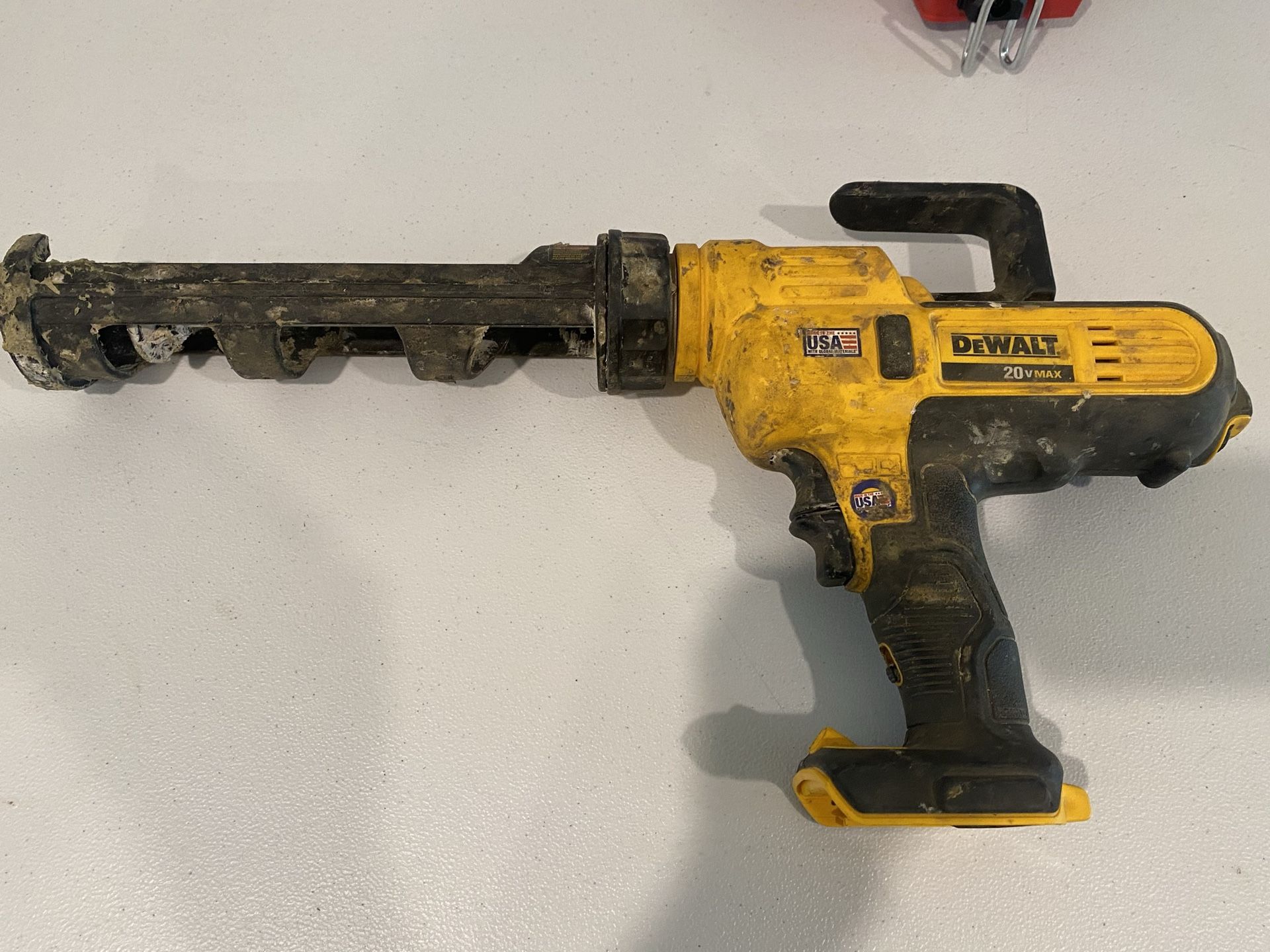 DEWALT 20-Volt MAX Cordless 10 oz / 300 ml Adhesive Gun (Tool-Only)