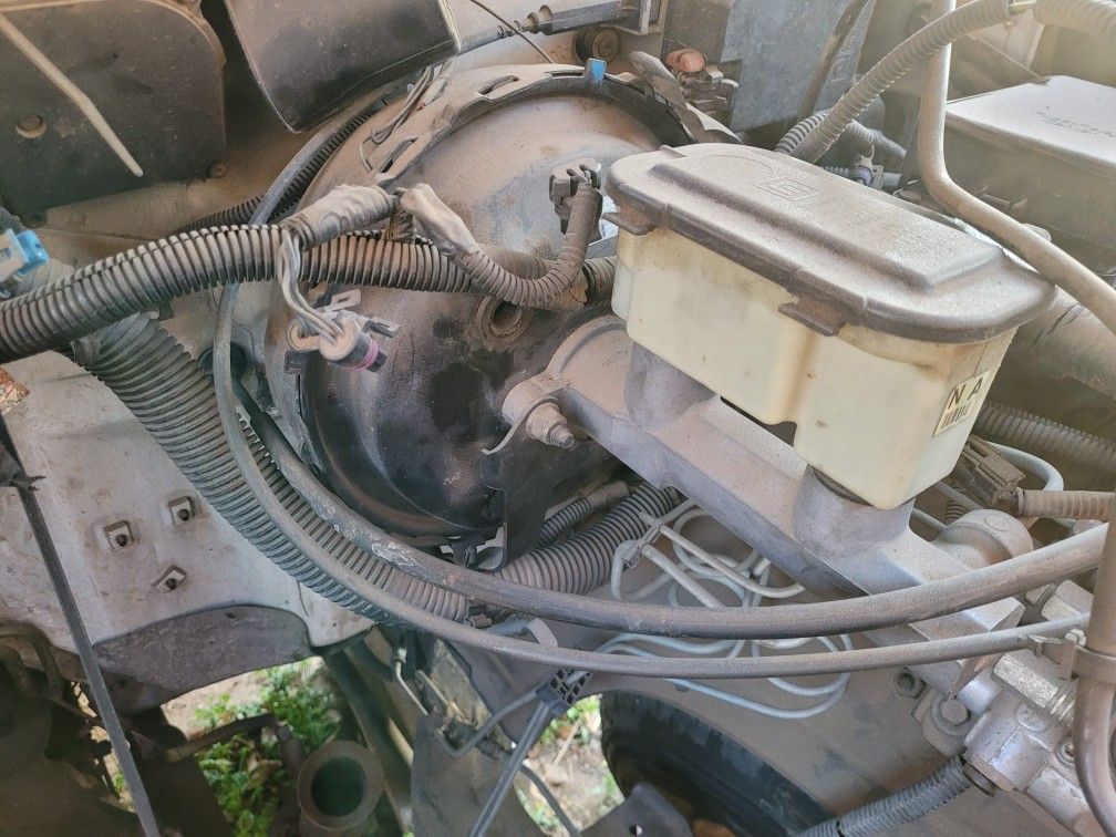Master Cylinder And Break Booster 99 Tahoe