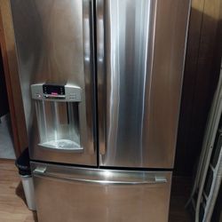 Ge Refrigerator And Bottom Freezer