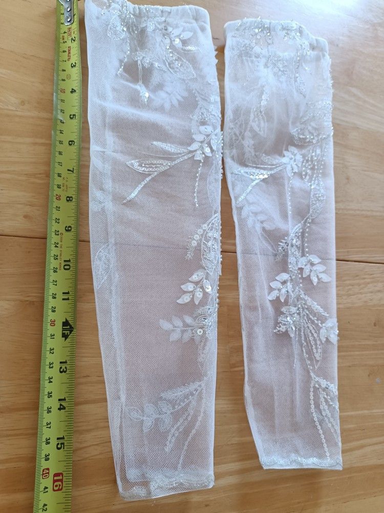 Bride accessories handmade sleeves & veil, 3 pieces
1 pair of handmade sleeves for $40
1 handmade tulle veil $30
1 Pearl veil $20
Details for each i