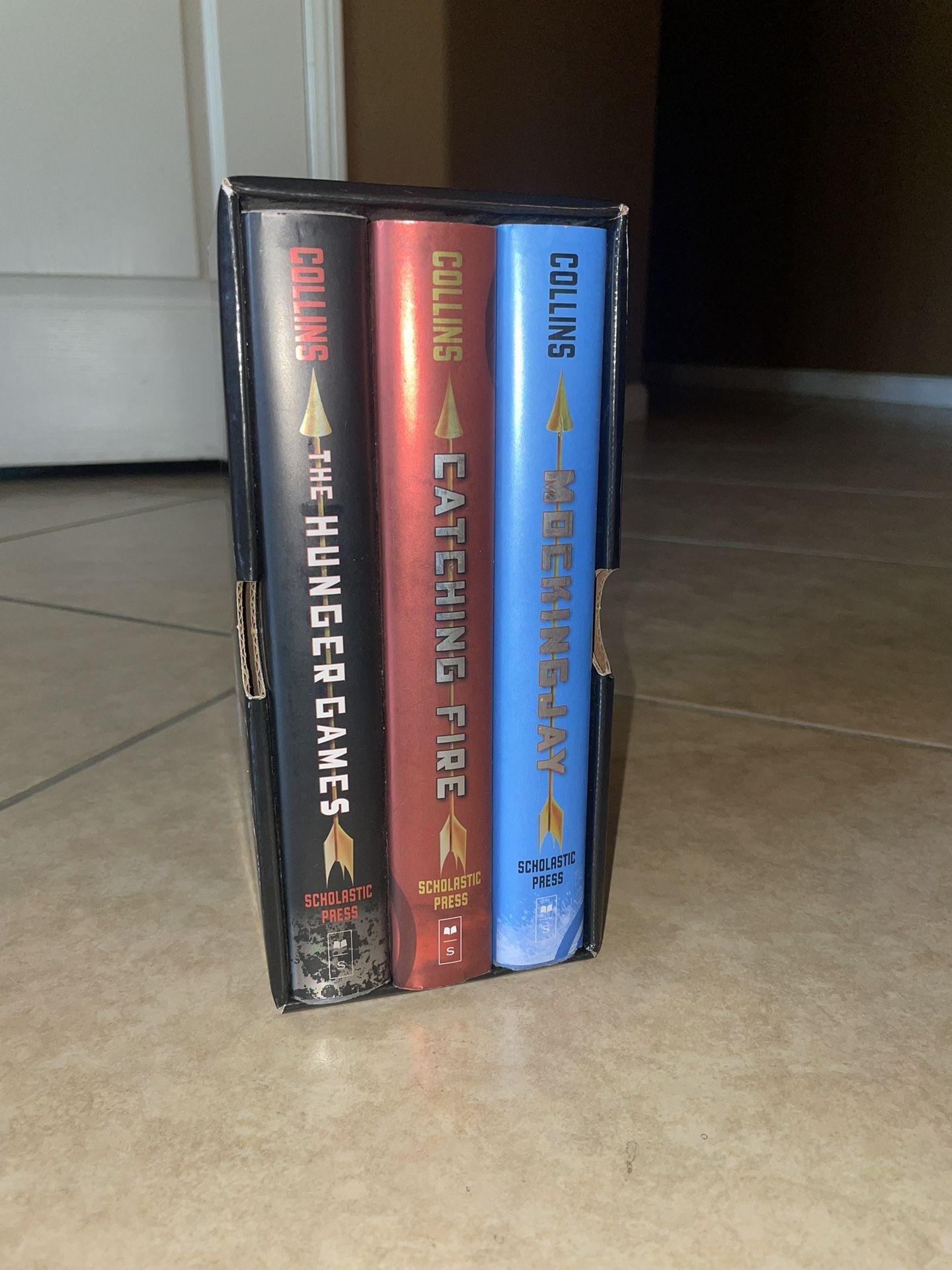 The Hunger Games Trilogy Books By Suzanne Collins 